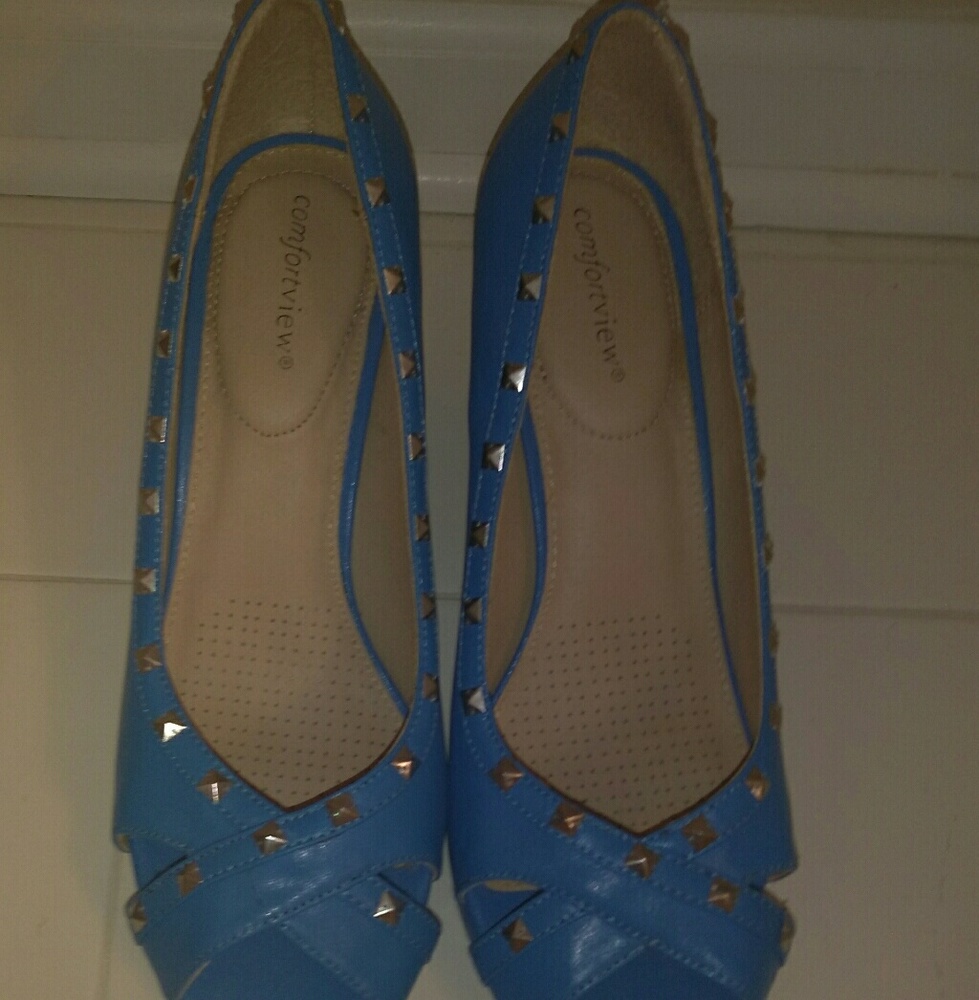 Shoes - Picture 2 of 4